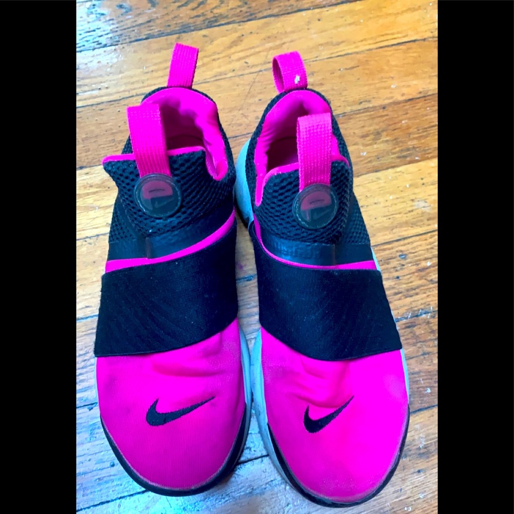 Nike Girls slip on sneaker
